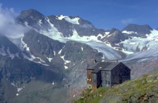 Teplitzer Hütte Teplitzer Hütte (2586 m) mit der Botzergruppe
