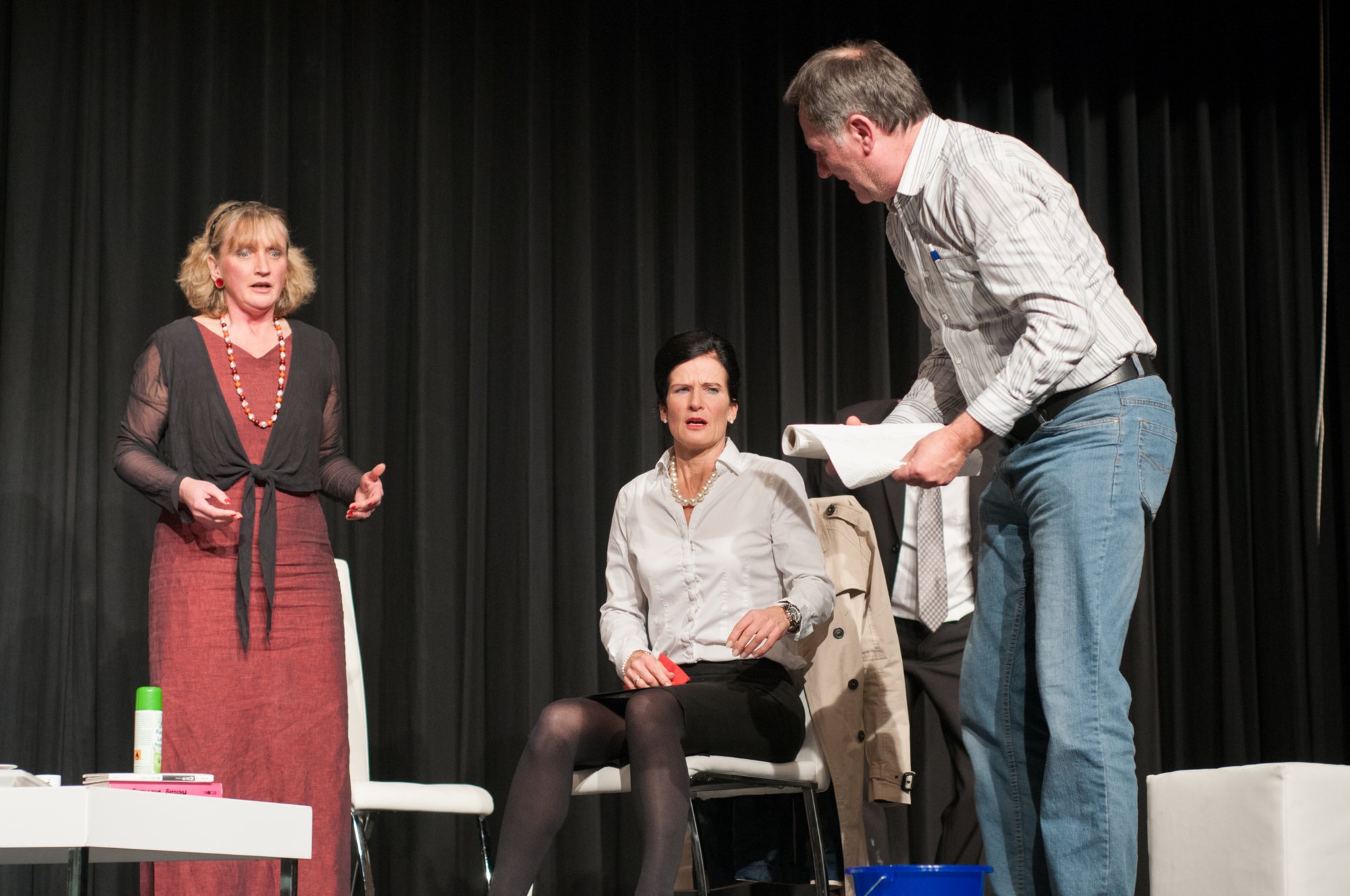 Der Gott des Gemetzels Tournee Theater Stuttgart in der Kultur- und Festhalle Oberrot: Der Gott des Gemetzels
