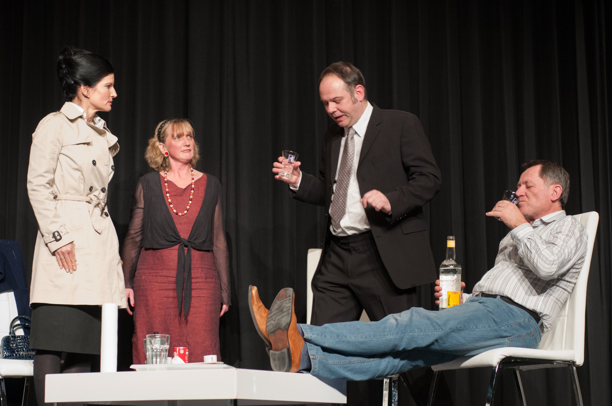 Der Gott des Gemetzels Tournee Theater Stuttgart in der Kultur- und Festhalle Oberrot: Der Gott des Gemetzels