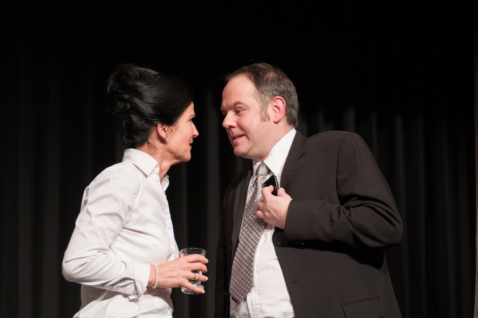 Der Gott des Gemetzels Tournee Theater Stuttgart in der Kultur- und Festhalle Oberrot: Der Gott des Gemetzels