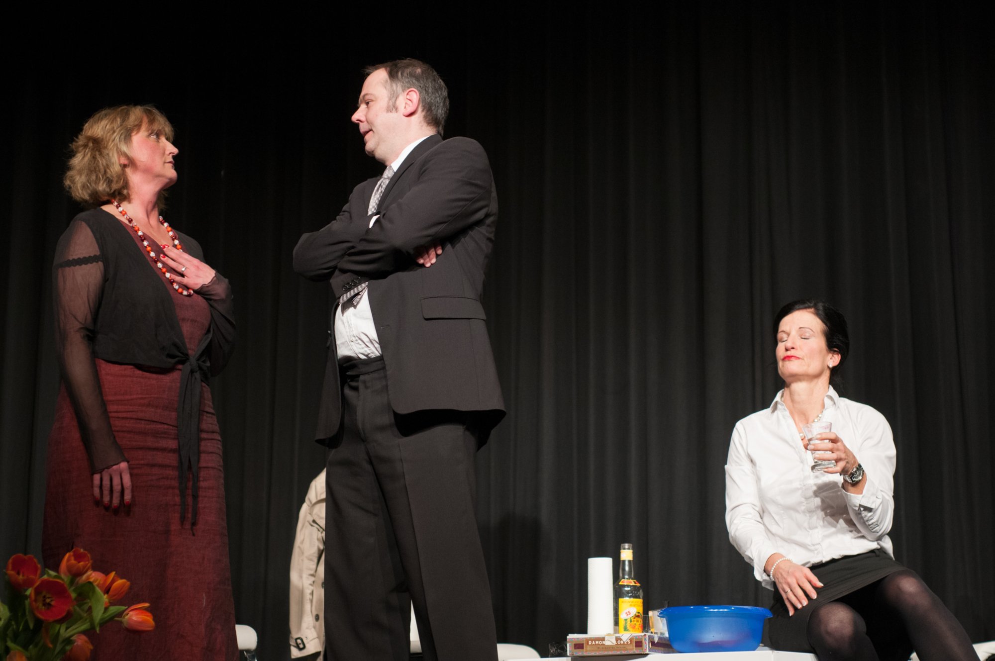 Der Gott des Gemetzels Tournee Theater Stuttgart in der Kultur- und Festhalle Oberrot: Der Gott des Gemetzels