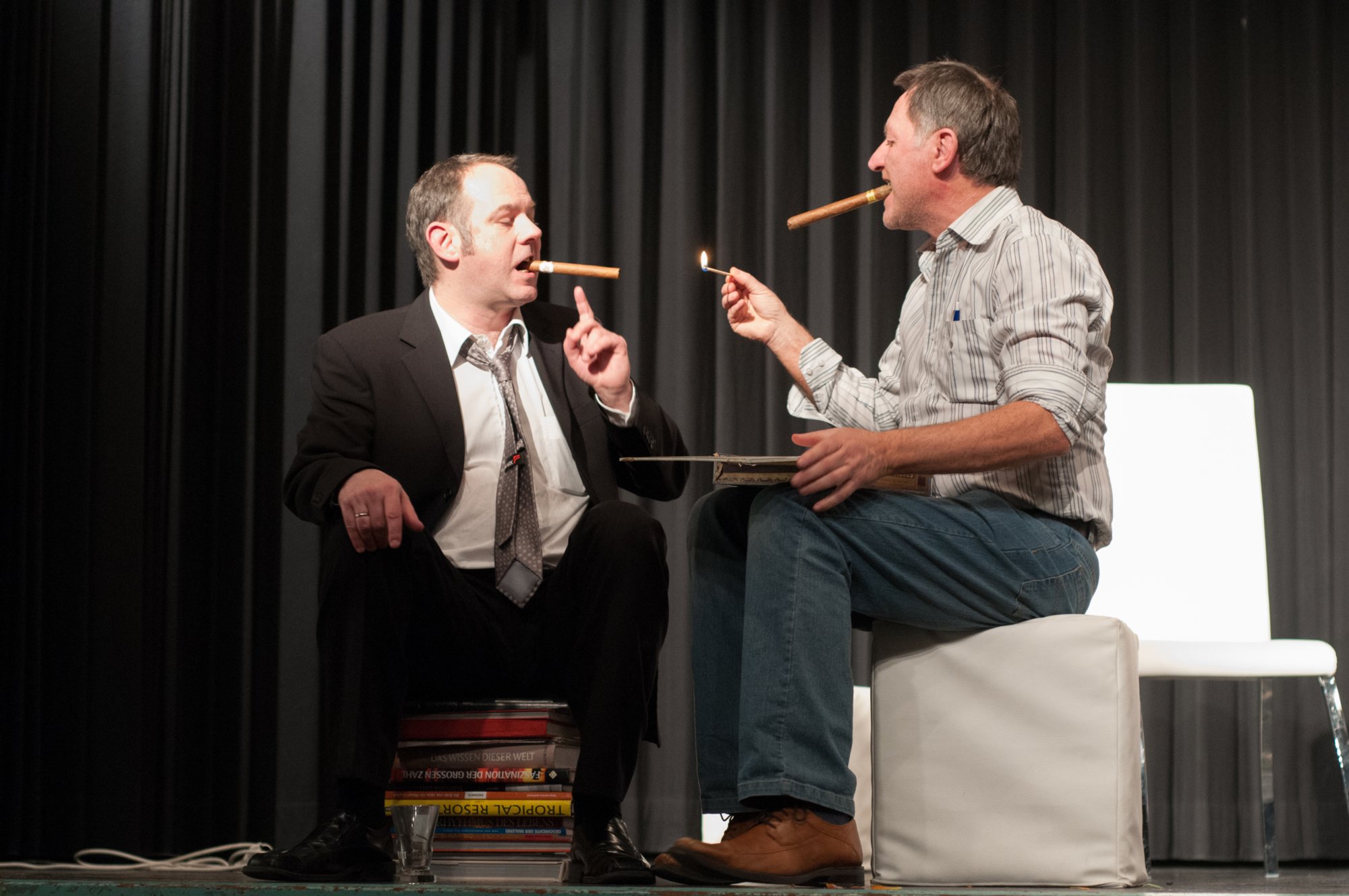 Der Gott des Gemetzels Tournee Theater Stuttgart in der Kultur- und Festhalle Oberrot: Der Gott des Gemetzels. Von links nach rechts: Alain Reille (Dirk Deininger) und Michel Houillé (Klaus Ellmer).