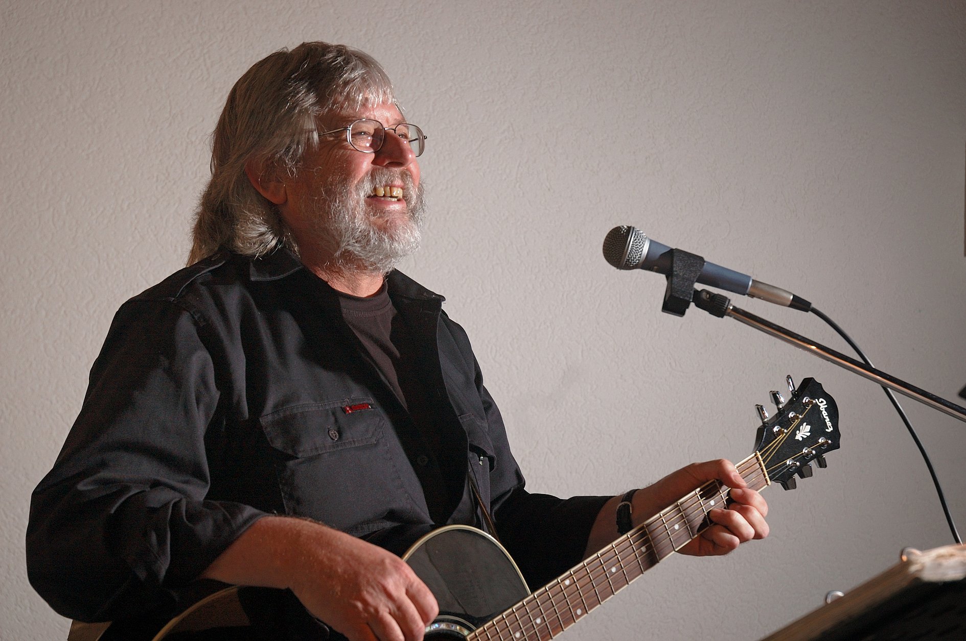 Jahresfeier 2006 Seniorenclub Oberrot Johann Hahn, der rabenschwarze Bass aus Neuhütten.