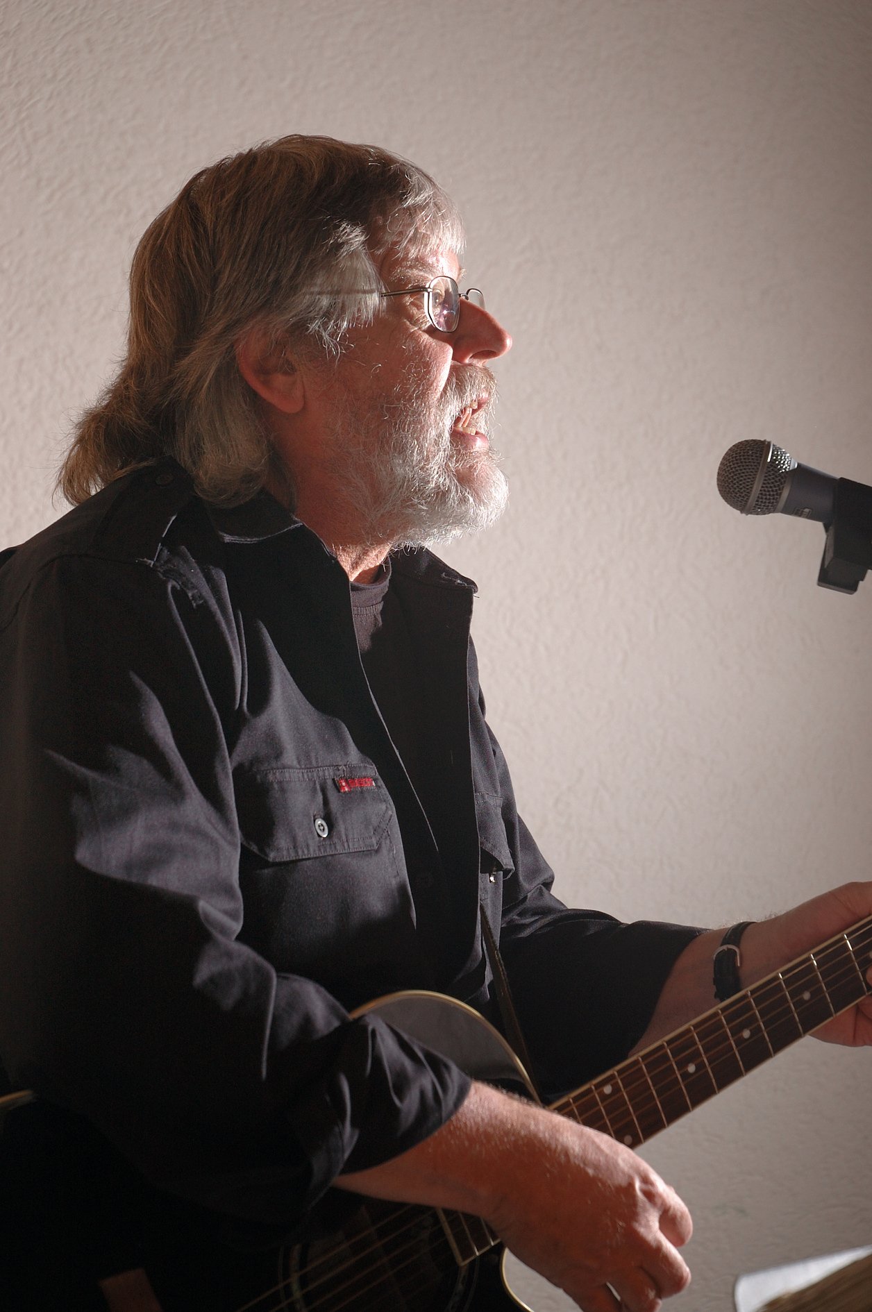Jahresfeier 2006 Seniorenclub Oberrot Johann Hahn, der rabenschwarze Bass aus Neuhütten.