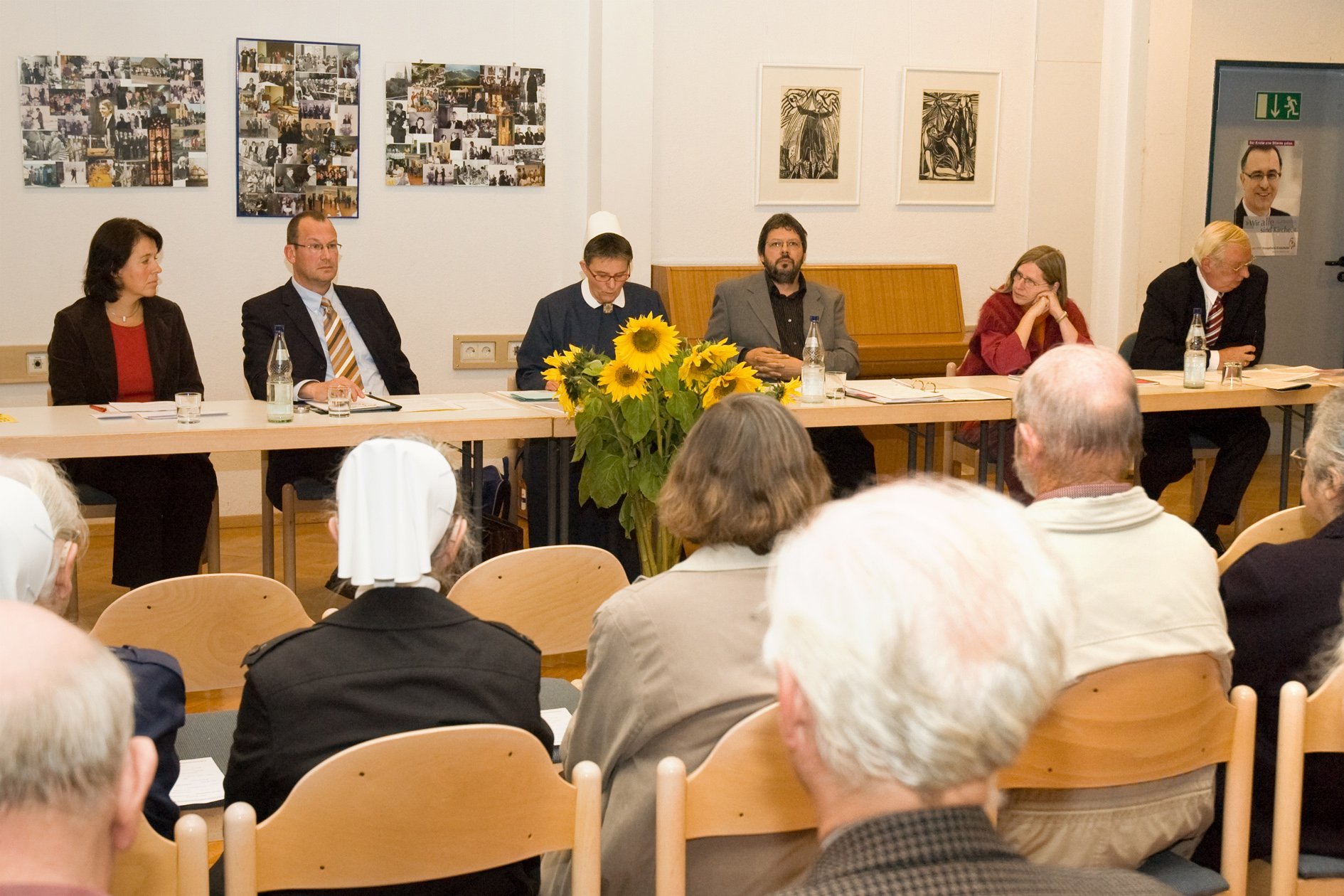 140_Presse_2007 Von links nach rechts: Andrea Bleher (Lebendige Gemeinde), Siegfried Jahn (Lebendige Gemeinde), Schwester Margarete Mühlbauer (Evangelium und Kirche), Georg Ottmar (Evangelium und Kirche), Edith Klug (Offene Kirche) und Christian Horn (Offene Kirche)