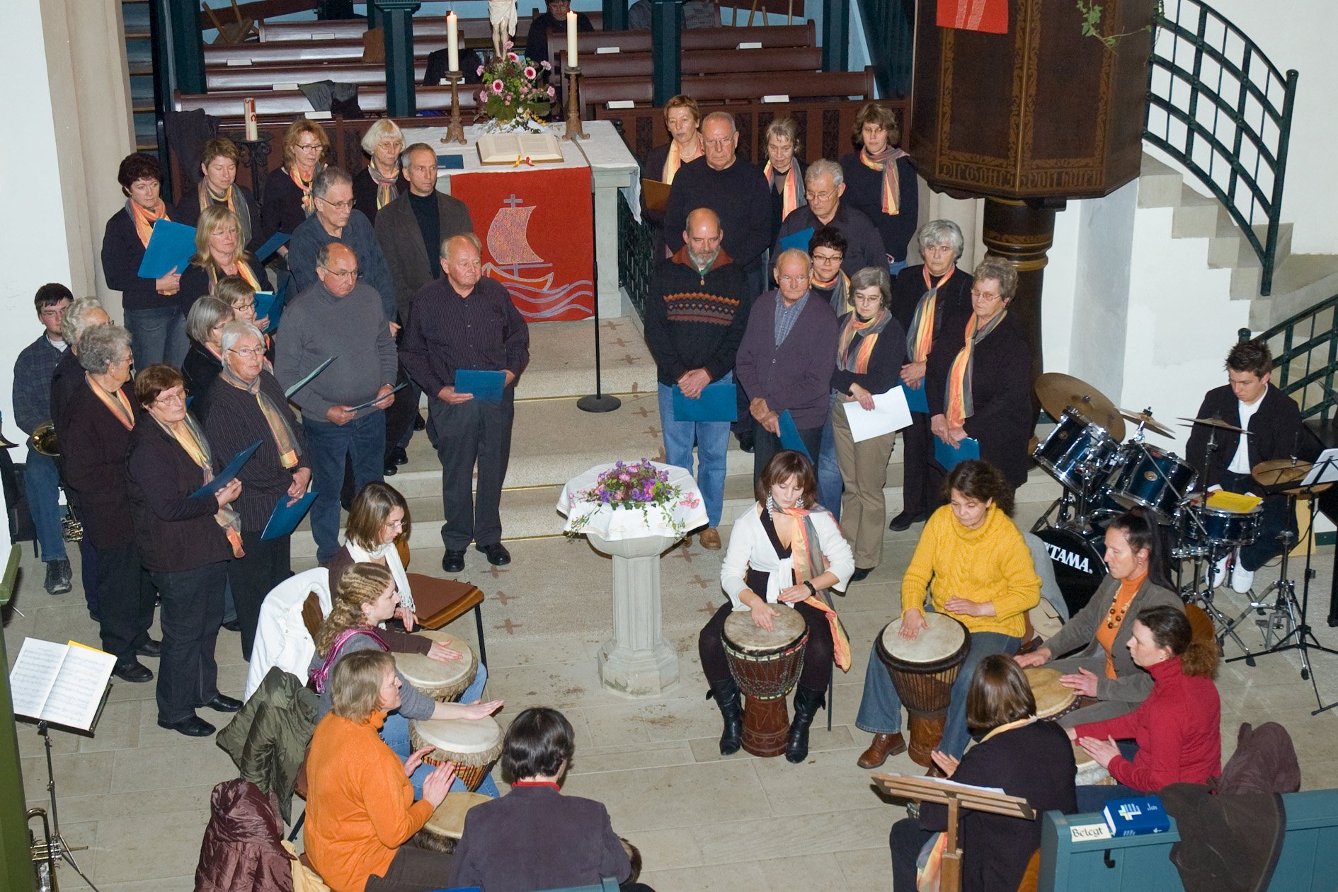 148_Presse_2007 Kirchenchor und Trommler-Frauen