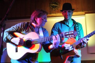 20120210_magic-acoustic-guitars_021