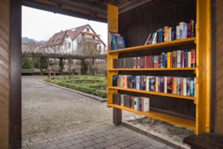20150323_offenes_buecherregal_oberrot_001
