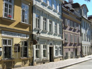 025_Prag_08112003