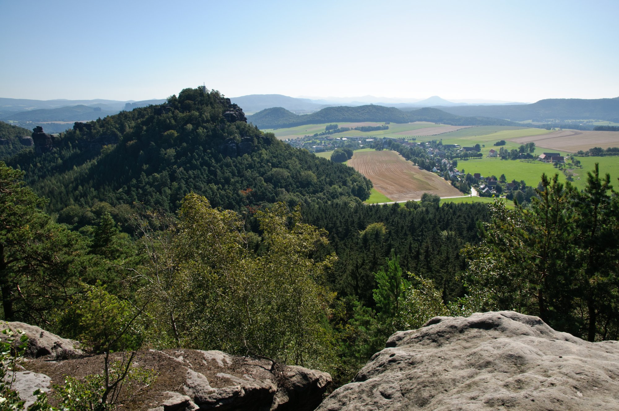 Gohrischstein und Papststein Wanderung vom Kurort Gohrisch über den Gohrischstein und den Pfaffenstein zurück nach Gohrisch.