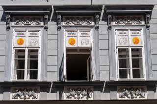 P1196824