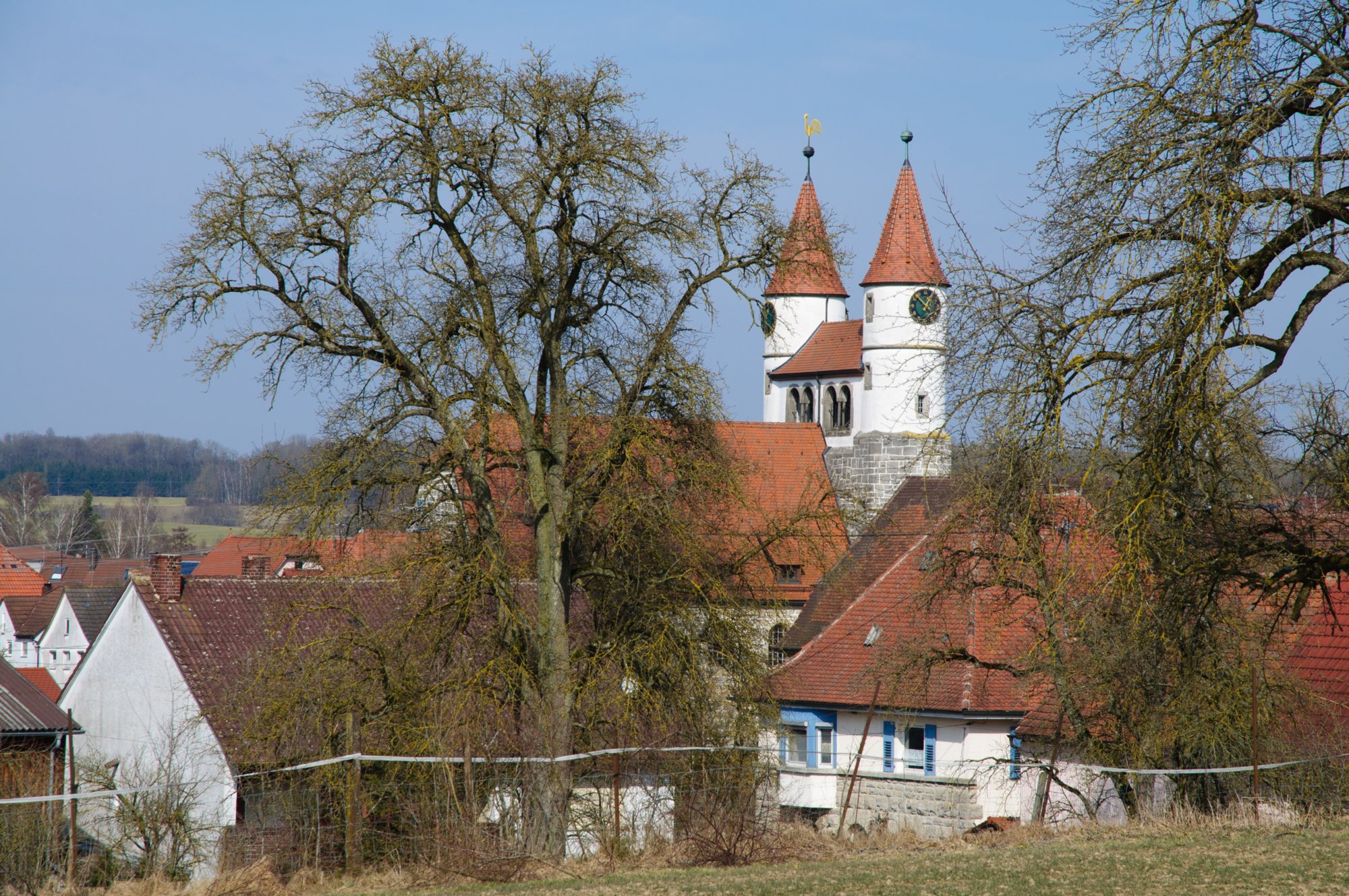 Jugendstilkirche in Gaggstatt Jugendstilkirche in Gaggstatt. Erbaut 1901-1905 von Theodor Fischer. Wanderung vom Wanderparkplatz im Walderholungszentrum bei Kirchberg über die Villa Schönblick nach Gaggstatt. Von dort über die alte Verbindungsstraße zur Jugendherberge. Über die Alte Sulz (Stammburg der Ritter von Kirchberg) hinunter zur Jagstbrücke in Kirchberg. Über den Sophienberg zurück zum Wanderparkplatz.