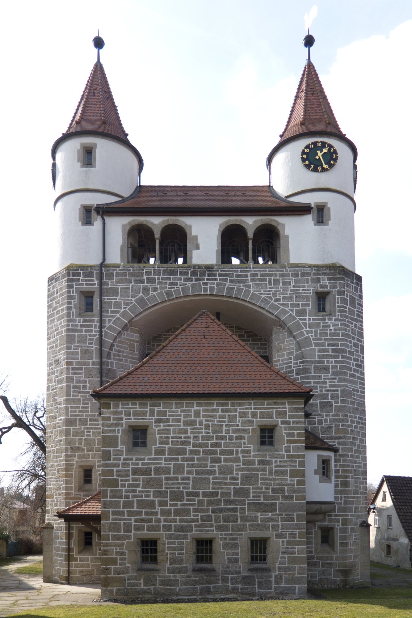 Jugendstilkirche in Gaggstatt Jugendstilkirche in Gaggstatt. Erbaut 1901-1905 von Theodor Fischer. Wanderung vom Wanderparkplatz im Walderholungszentrum bei Kirchberg über die Villa Schönblick nach Gaggstatt. Von dort über die alte Verbindungsstraße zur Jugendherberge. Über die Alte Sulz (Stammburg der Ritter von Kirchberg) hinunter zur Jagstbrücke in Kirchberg. Über den Sophienberg zurück zum Wanderparkplatz.