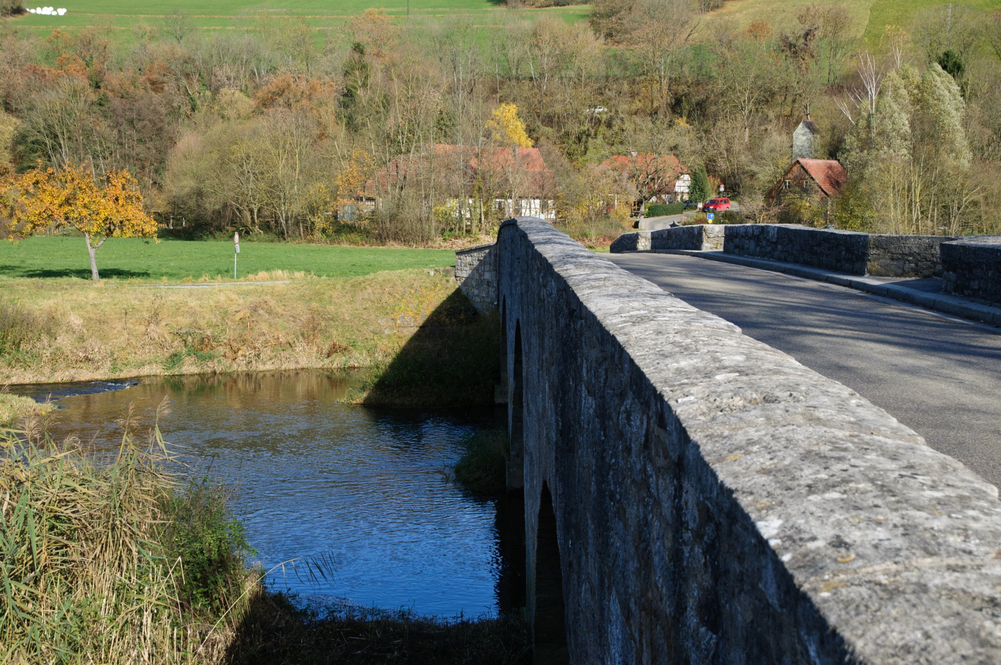 Jagst und Panoramablicke Oberregenbach im Jagsttal.