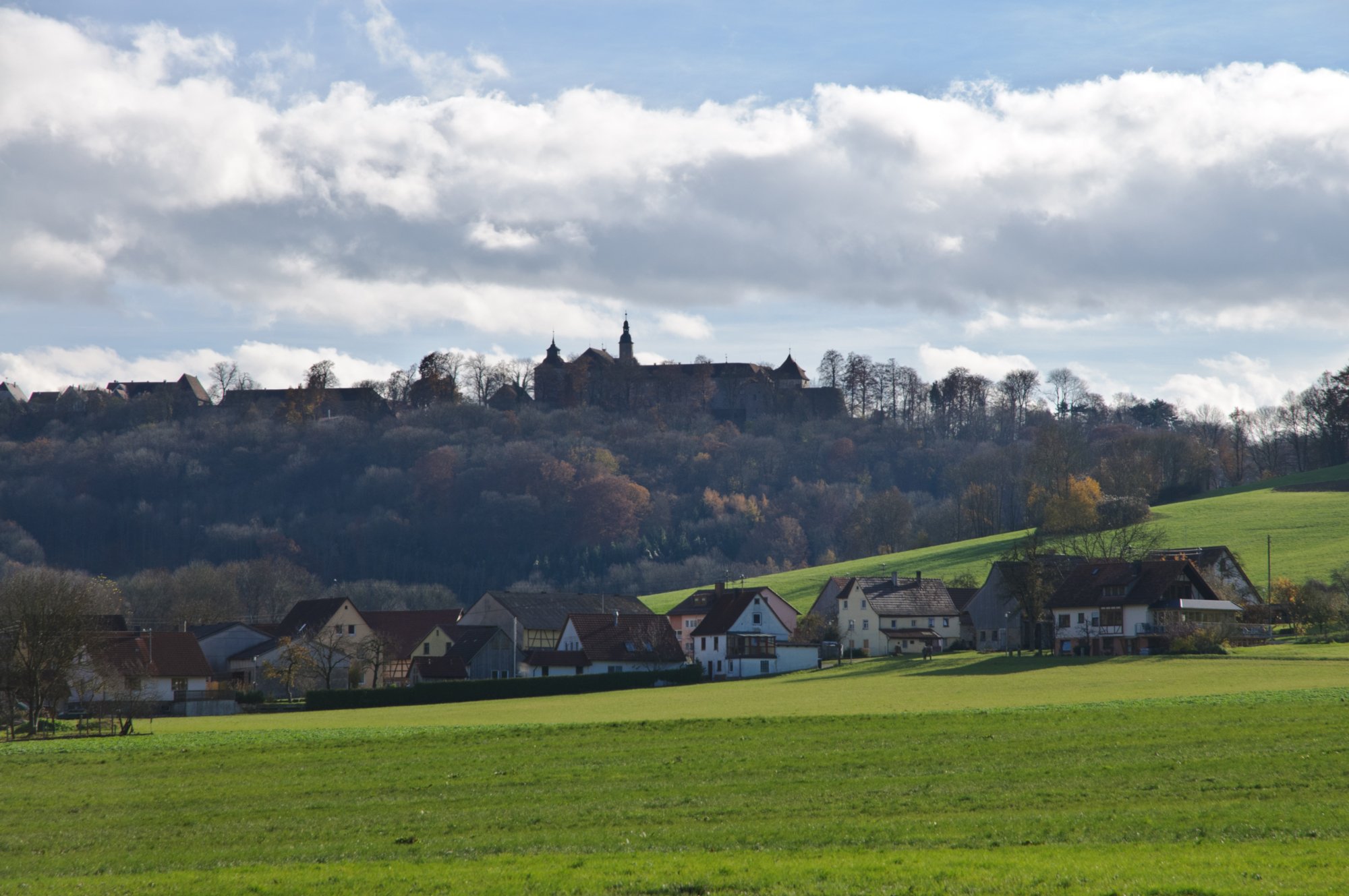 Jagst und Panoramablicke Blick von Oberregenbach nach Langenburg.