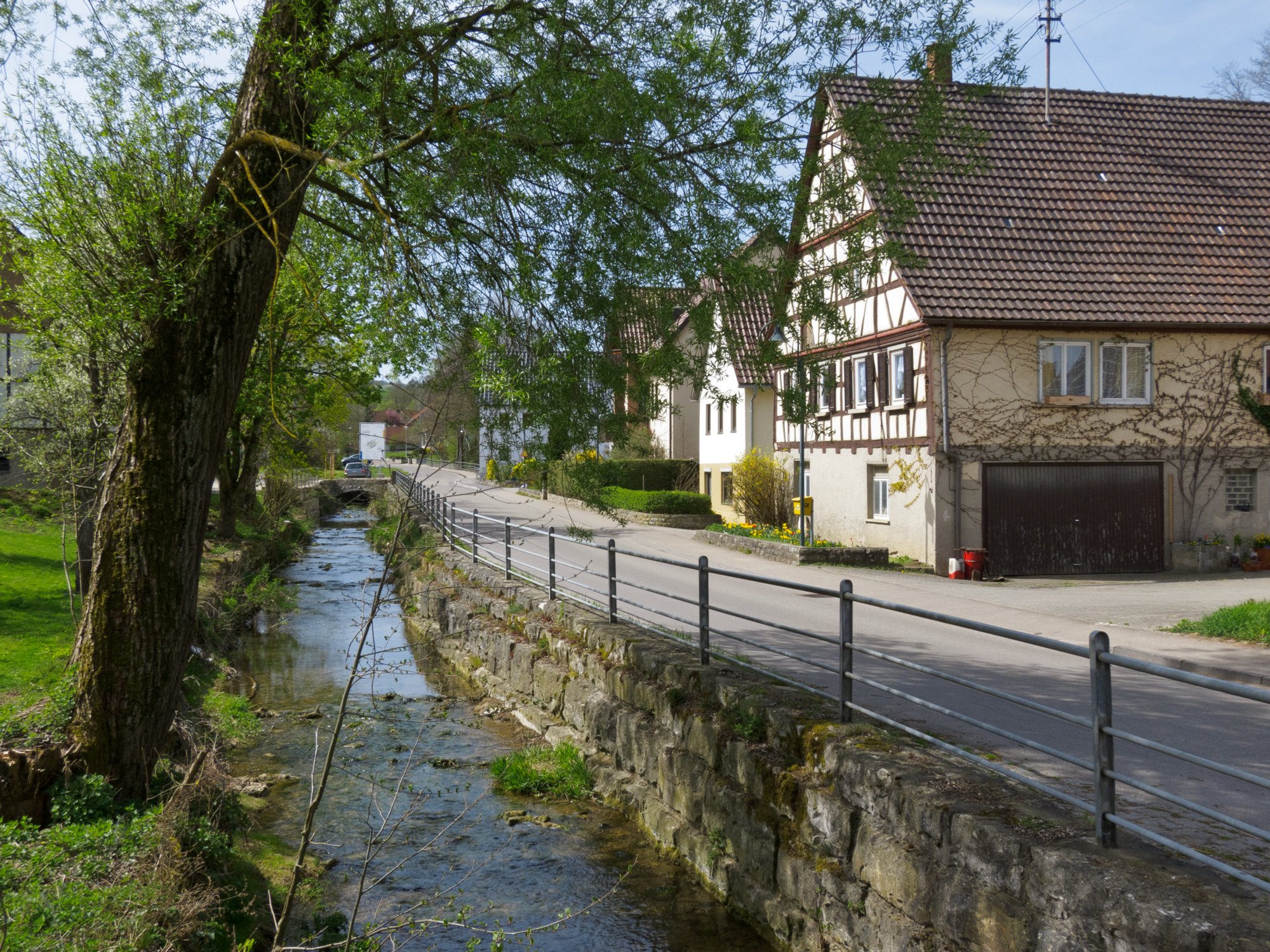 Obermünkheim Zurück in Obnermünkheim. - Wanderung von Obermünkheim über den Lindenhof zur Archebrücke. Von dort zur Ruine Eichenhaldenkelter und über die Schleifbachklinge nach Sülz. Von Sülz zur Ruine Geyersburg und über den Lindenhof wieder zurück nach Obermünkheim.