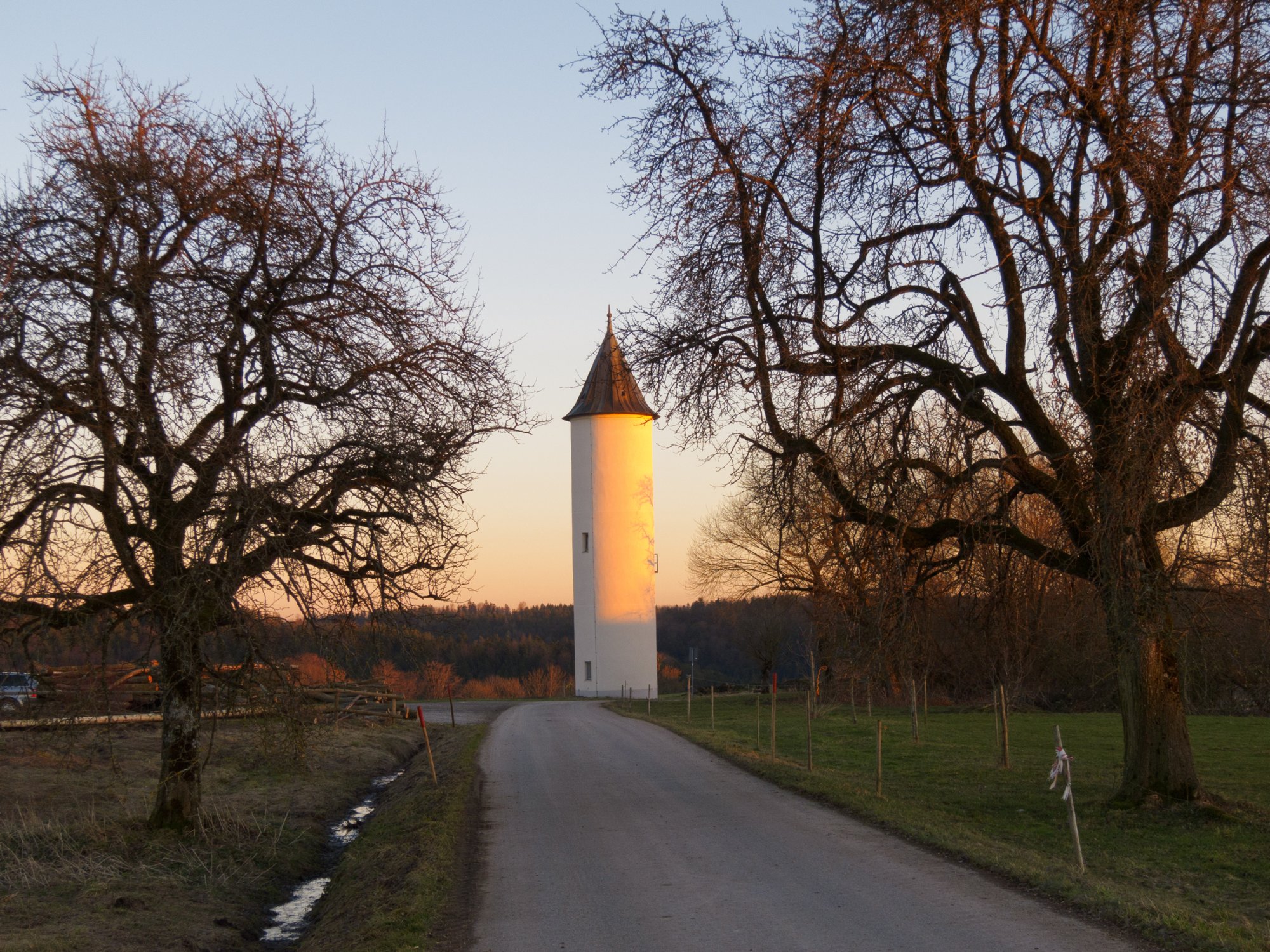 Oberrot Kornberg - Sittenhardt Spaziergang von Oberrot-Kornberg nach Sittenhardt. Wasserturm auf dem Kornberg.