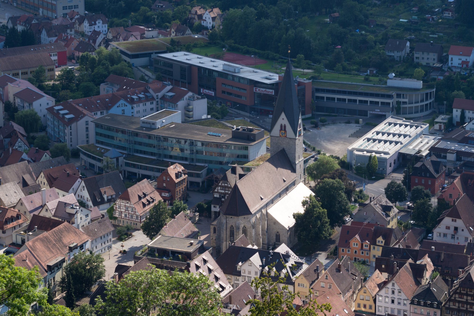 Blick auf Geislingen Blick von der Ruine Helfenstein auf Geislingen. Wanderung vom Bahnhof Geislingen an der Steige über den Anwandfels und den Himmelsfels nach Eybach. Von dort durch das Felsental über Weiler zur Ruine Helfenstein und zurück zum Bahnhof.