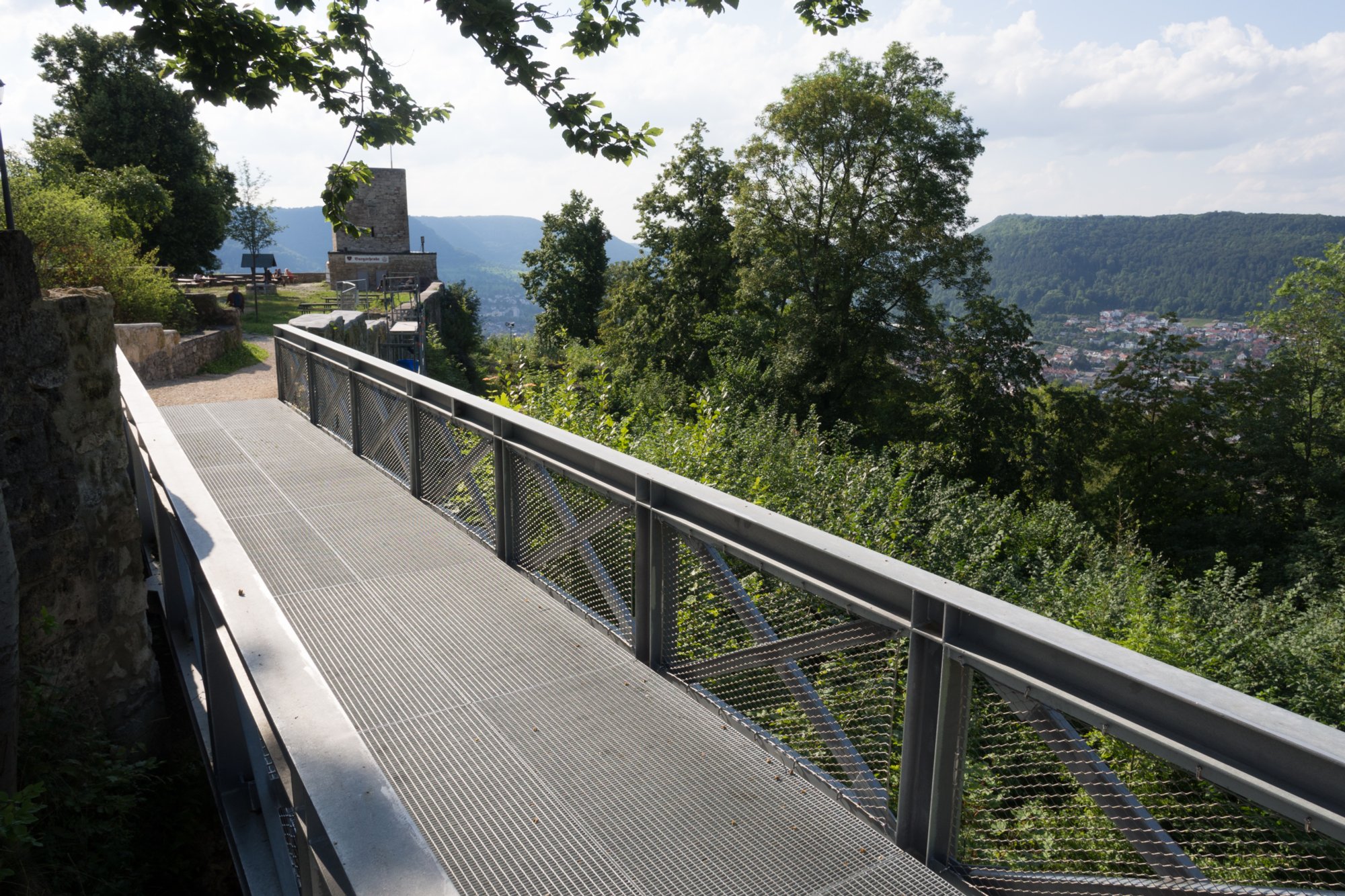Ruine Helfenstein oberhalb Geislingen Ruine Helfenstein oberhalb Geislingen. Wanderung vom Bahnhof Geislingen an der Steige über den Anwandfels und den Himmelsfels nach Eybach. Von dort durch das Felsental über Weiler zur Ruine Helfenstein und zurück zum Bahnhof.
