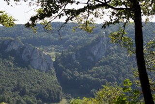 Aussicht kurz vor dem Kopfmacherfelsen Wanderung im Oberen Donautal: Route: Start am Kloster Beuron - Knopfmacherfels - Jägerhaus (im Donautal) - Ziegelhütte (im Donautal) - Leibfelsen -...