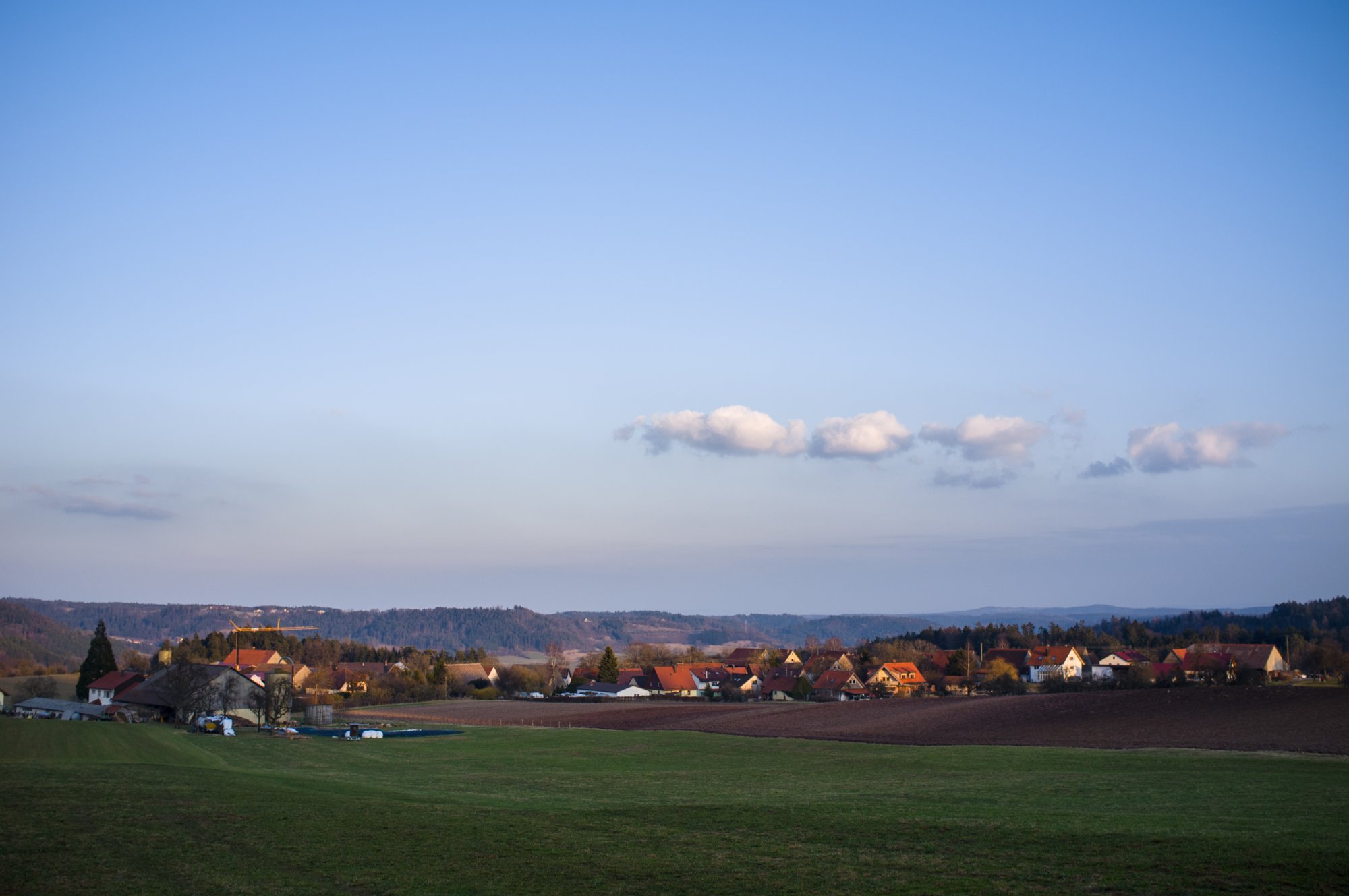 Oberrot - Obermühle - Ebersberg Ebersberg. Wanderung von Oberrot zum Weinberg und Wasserreservoir. Oberhalb der Amselhalde. Abstieg über malerischen Holweg zur Obermühle. Ebersberger Sägmühle. Ebersberg. Oberrot.
