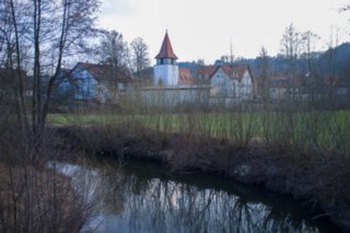 Oberrot - Obermühle - Ebersberg Oberrot Schulweg mit Blick auf Bonifatius-Kirche. Wanderung von Oberrot zum Weinberg und Wasserreservoir. Oberhalb der Amselhalde. Abstieg über malerischen...