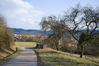 Oberrot - Obermühle - Ebersberg Aufstieg zum Wasserreservoir am Weinberg. Wanderung von Oberrot zum Weinberg und Wasserreservoir. Oberhalb der Amselhalde. Abstieg über malerischen Holweg zur...