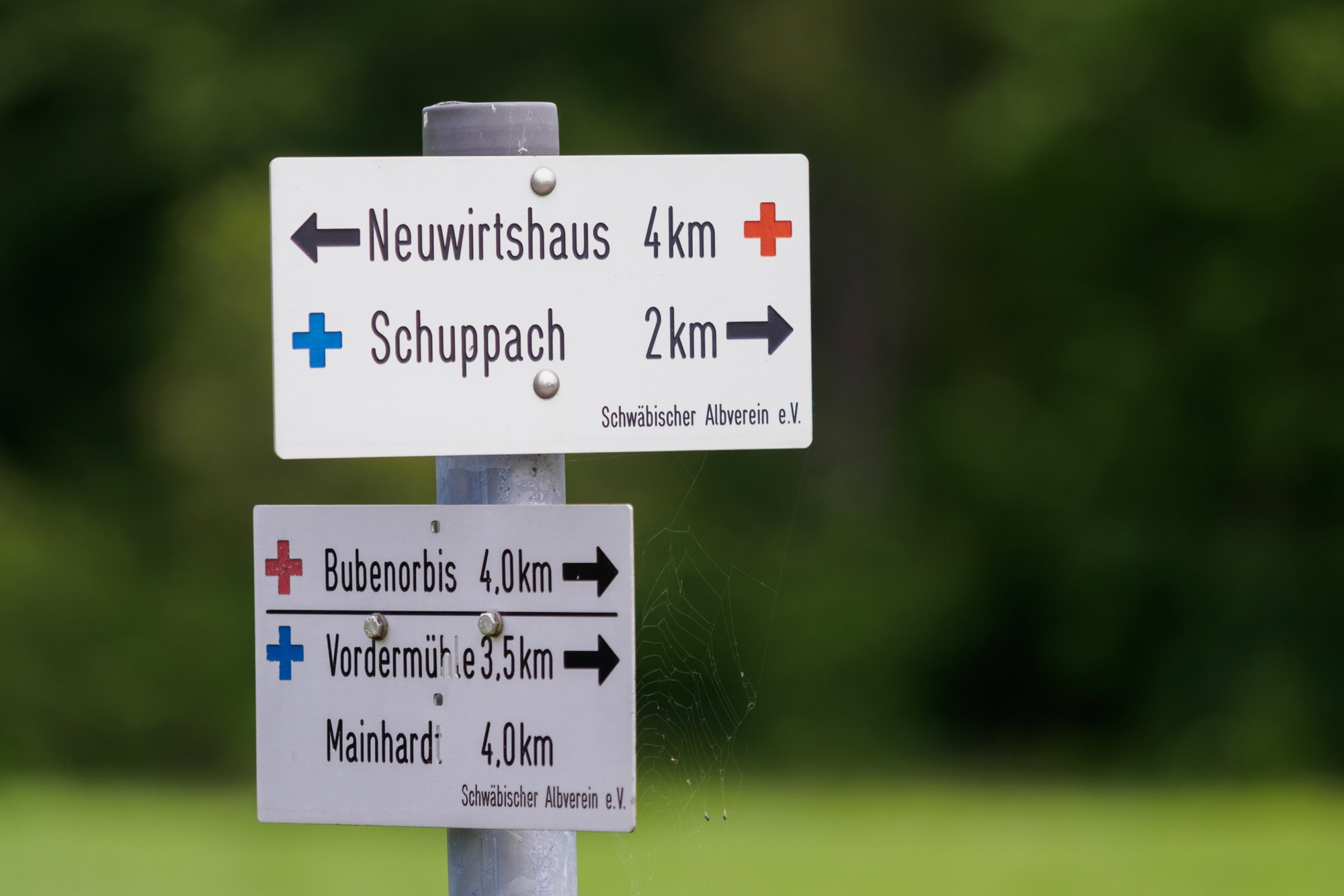 Wanderzeichen bei Hegenheule Wanderung von Maibach über das Orntal nach Schuppach und zurück über Hegenheule nach Maibach.